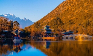 Lệ Giang Vào Mùa Thu: Sắc Vàng Của Cổ Trấn