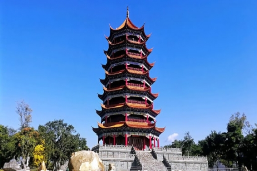 Lầu Chu Tử - Tòa tháp đặc biệt trong Vườn lựu Vạn Mẫu Mông Tự 