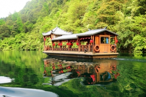 Hồ Bảo Phong – Tận hưởng chuyến đi thuyền ở Trương Gia Giới