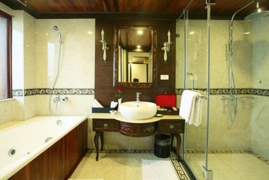 IndochinaCabinPresident_Suite_Bathroom