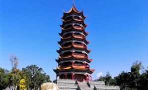 Lầu Chu Tử - Tòa tháp đặc biệt trong Vườn lựu Vạn Mẫu Mông Tự 