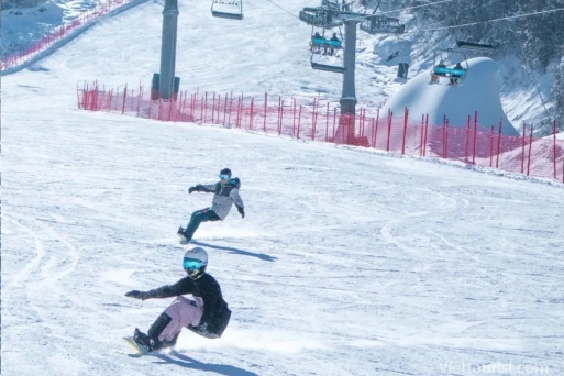 Trượt Tuyết Tại Gia Cô Sơn 2026: Tour Mùa Đông Hot Từ Hà Nội Giá Rẻ & An Toàn!