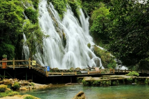 Chiêm ngưỡng Thác nước Lã Nha vô cùng ngoạn mục