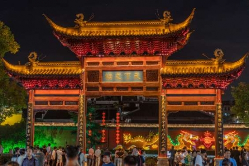 Phố đi bộ Miếu Phu Tử có đáng để ghé thăm?