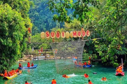Khu du lịch Suối Nước Moọc – Thiên đường xanh giữa đại ngàn Quảng Bình