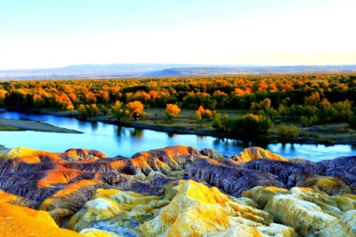 Vịnh Ngũ Sắc - “Cầu vồng trên mặt đất” làm say lòng mọi du khách