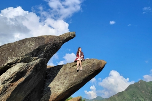 Mỏm đá Cá Heo: Địa điểm chụp ảnh hot nhất ở Tà Xùa