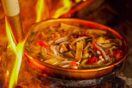 Vì sao nhiều du khách nhớ Côn Minh – Kiệu Tử Sơn không phải vì cảnh, mà vì… vị giác và không khí lễ hội?