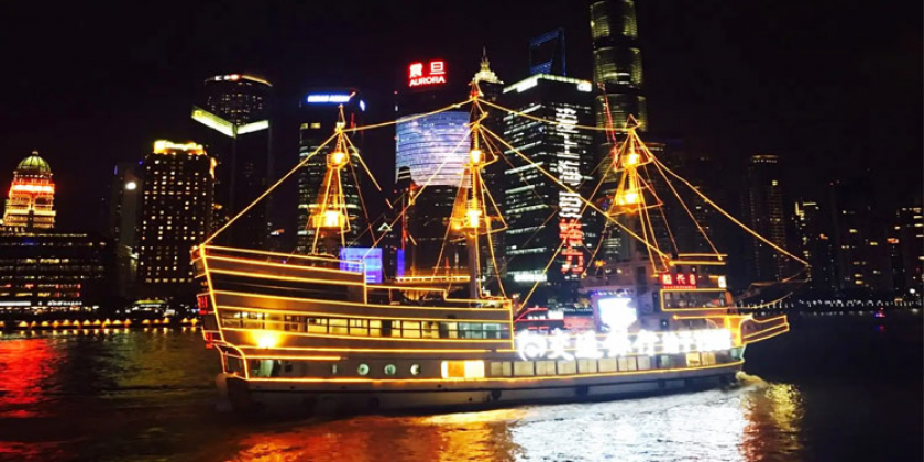 du thuyền trên sông hoàng phố