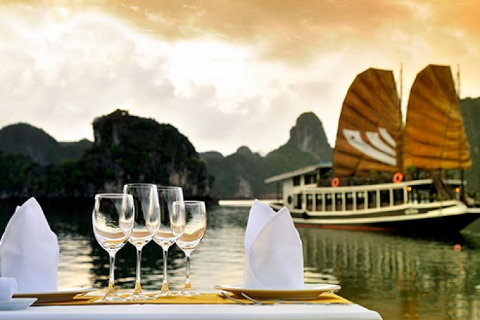 VỊNH HẠ LONG - ĐẢO TI TỐP - HÀ NỘI