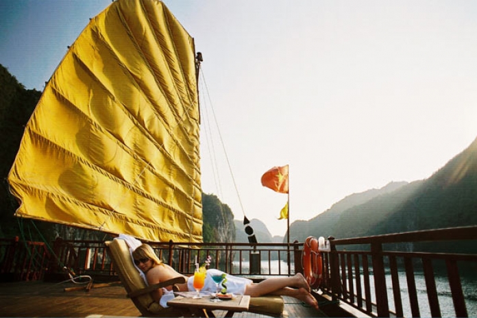 HÀ NỘI - VỊNH HẠ LONG - HANG SỬNG SỐT - HANG LUỒN