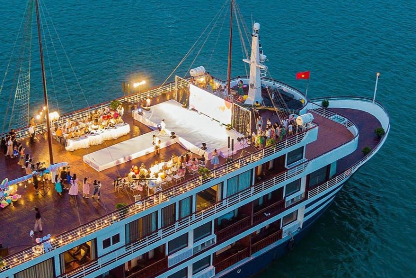 Du Thuyền Sea Coral