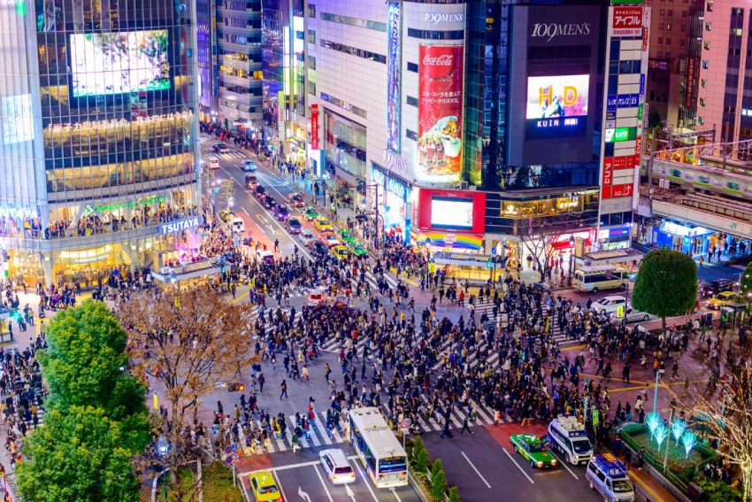 Hòa mình vào dòng người nhộn nhịp ở Giao lộ Shibuya Nhật Bản