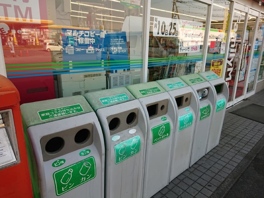 Ở ngoài đường Nhật Bản không có thùng rác