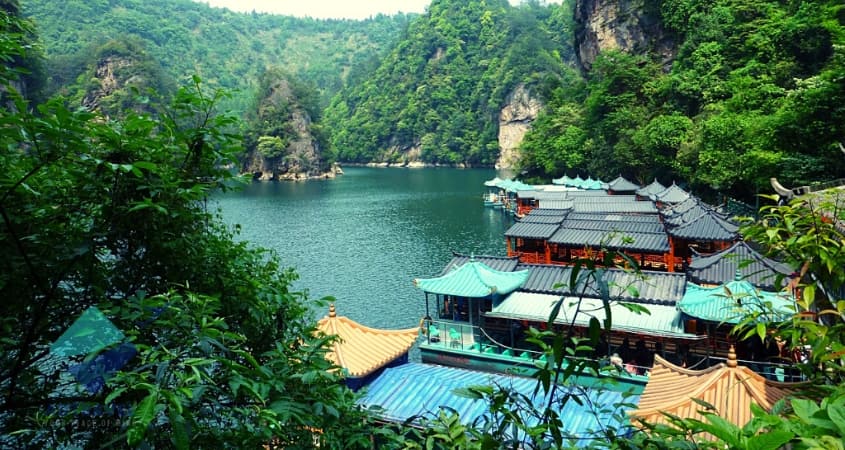 Cảnh quan tuyệt đẹp hồ Bảo Long