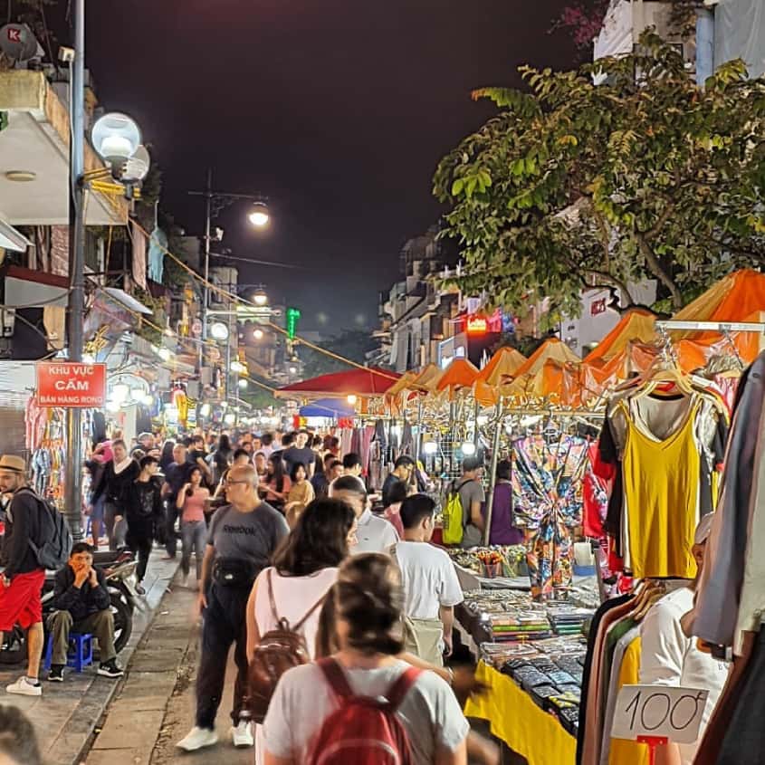 Chợ đêm cuối tuần Hà Nội