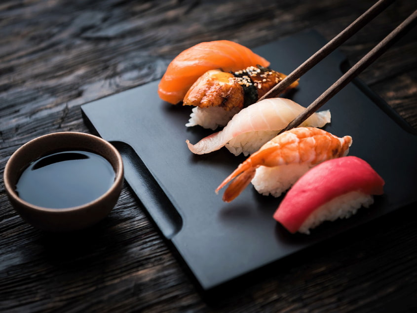Ăn sushi bằng đũa