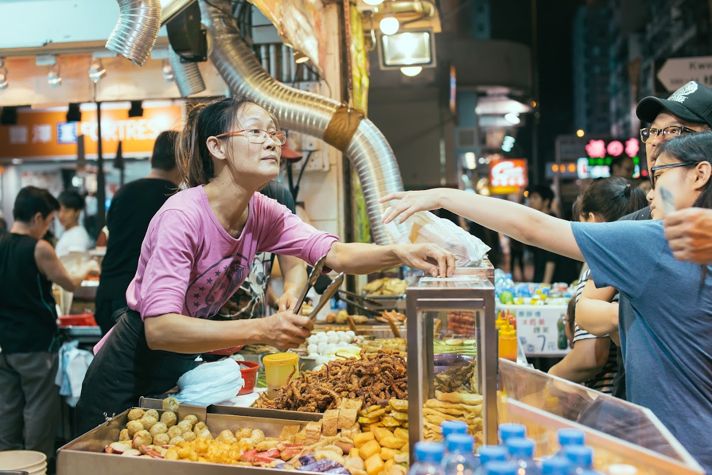 Không khí náo nhiệt tại khu chợ ở Lệ Giang